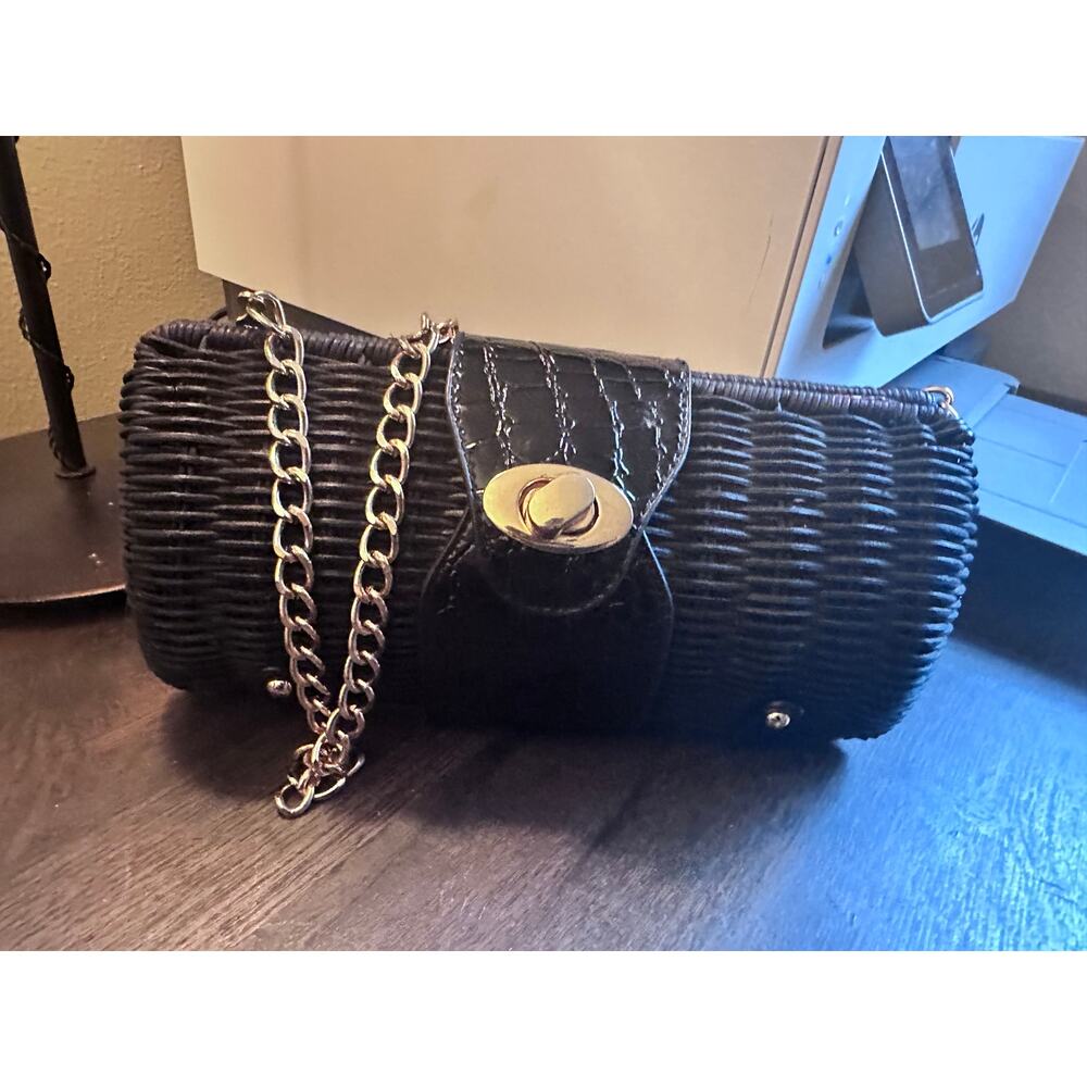 KATIE &  KELLY BLACK WICKER AND PATENT SHOULDER BAG